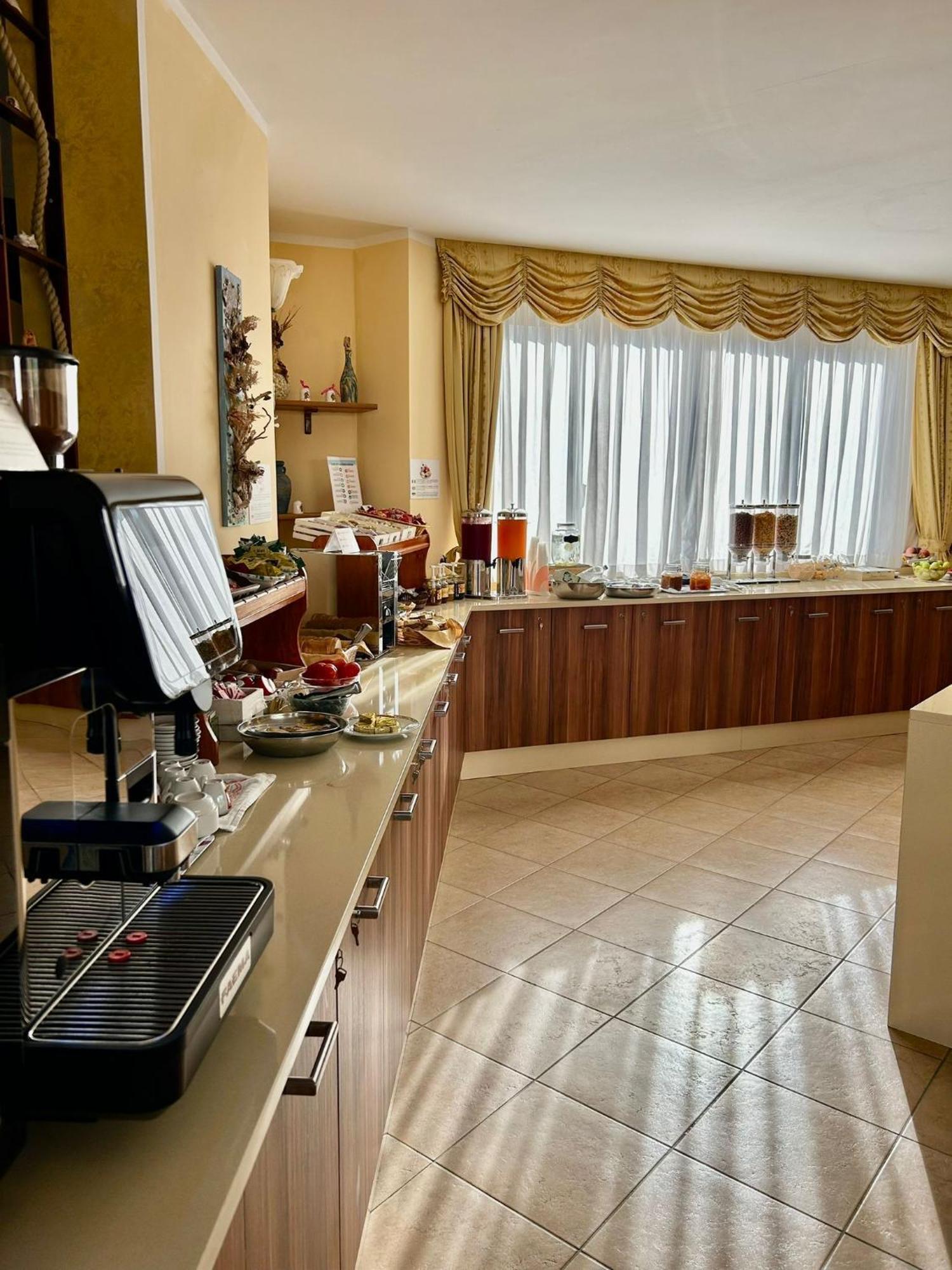 Hotel L'Ancora ex Incoronato Capo Vaticano Esterno foto