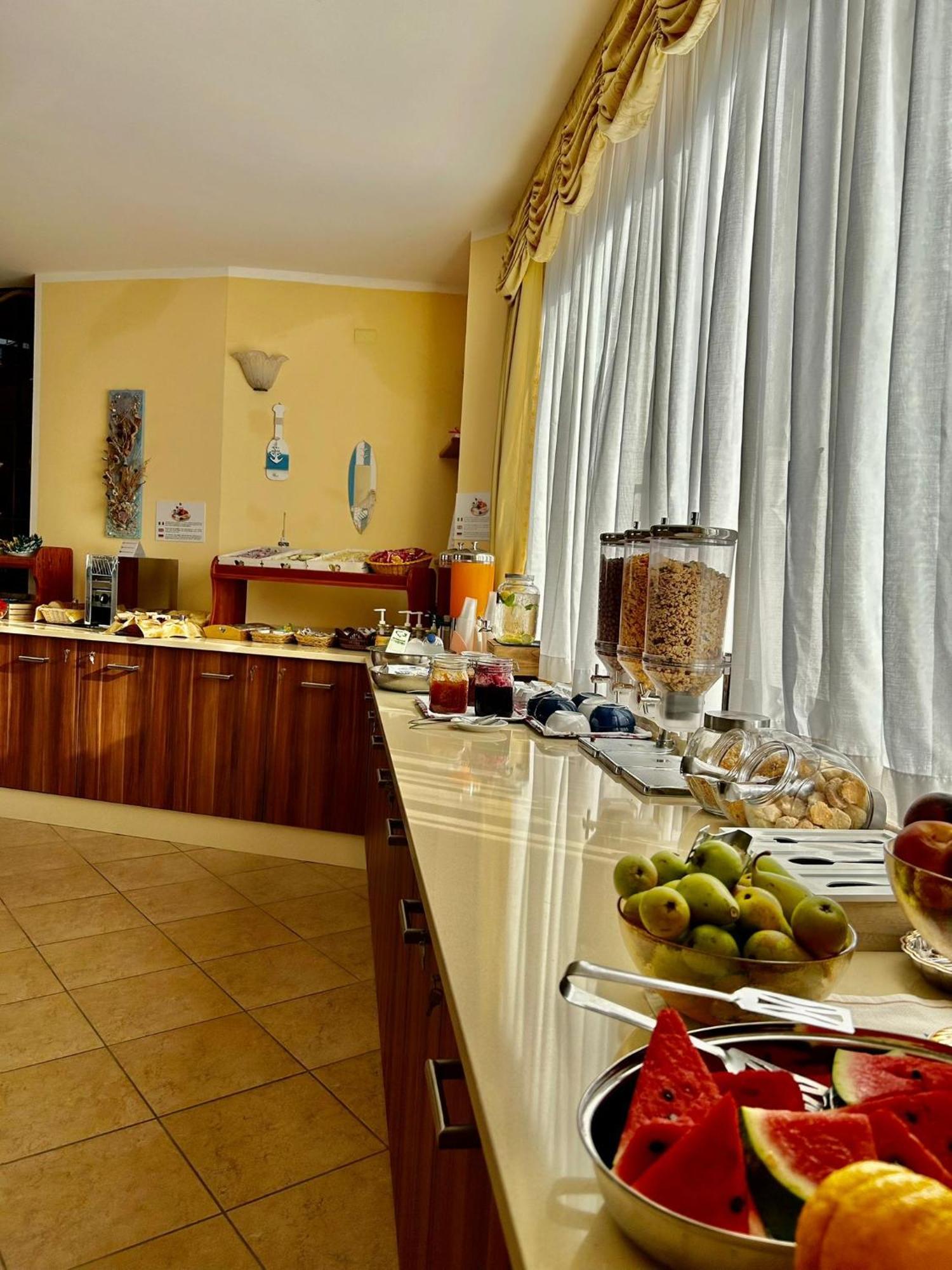Hotel L'Ancora ex Incoronato Capo Vaticano Esterno foto