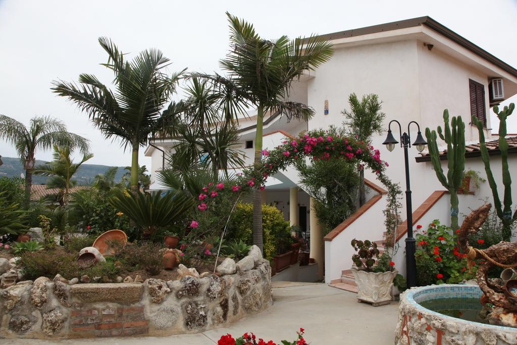 Hotel L'Ancora ex Incoronato Capo Vaticano Esterno foto